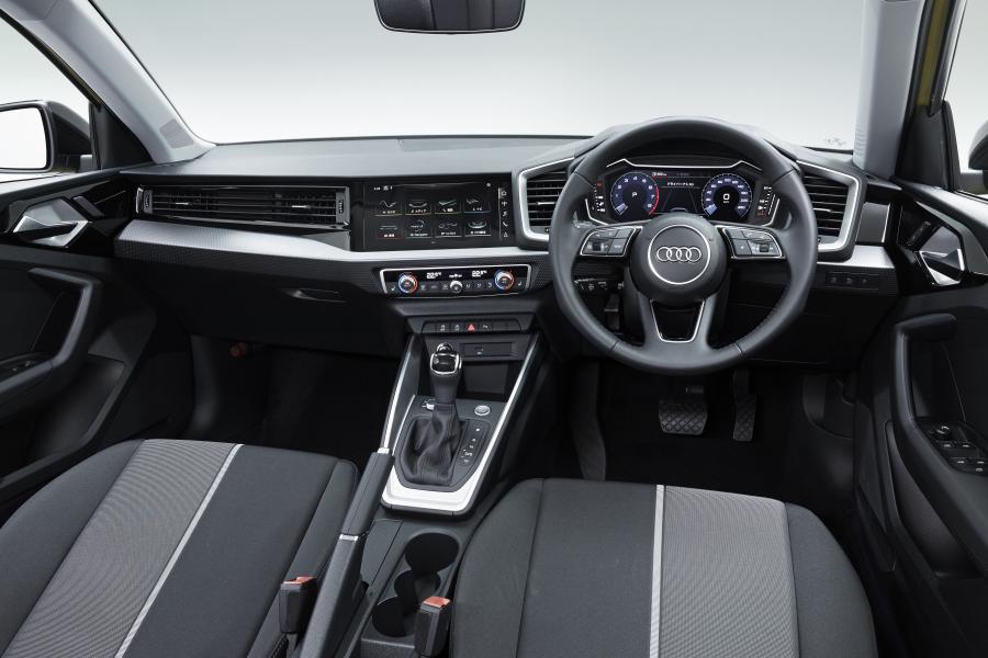Торпедо Audi A1 Sportback 35 TFSI Advanced 2019 года  (JP) (фото 4 из 7)